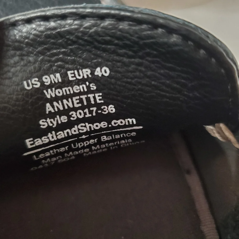 EASTLAND 9M Black Leather Annette Loafer Flat Slip On Comfort Sole Office Preppy - Picture 2 of 11